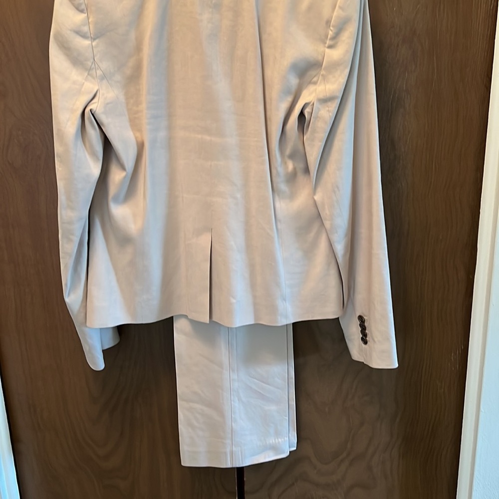 Suit - Picture 2 of 9